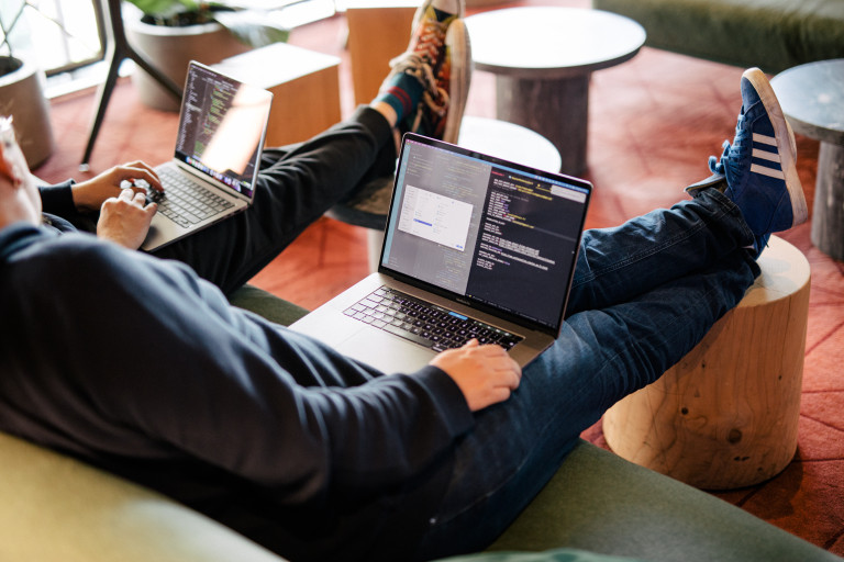 Haetaan työkaveriksi senioritason full stack -kehittäjää